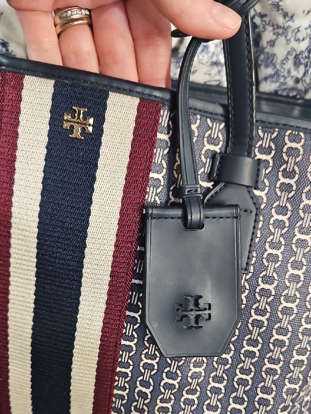 Tory Burch Gemini Link Tote - Picture 4 of 17